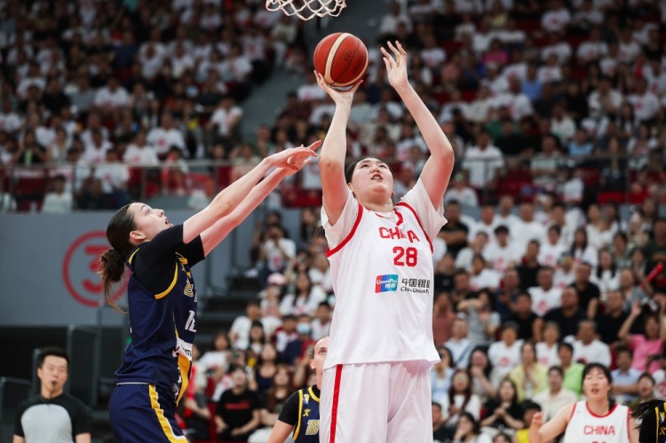 🏀热身赛-张子宇成年国家队首秀18+7 中国女篮46分大胜波黑