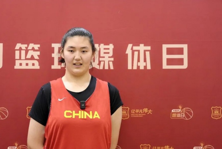 😂不好意思 有幸和张子宇一起合过影~不信看图