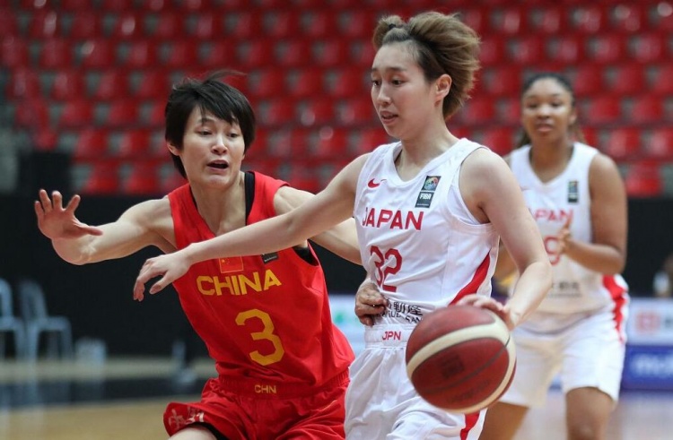 媒体人：尽管是二队&解不了中国女篮内线问题 但日本也发挥了特点