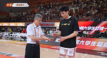 媒体人：周鲁男和华侨令人尊重 但北大有CUBAL最超模球员管子煜