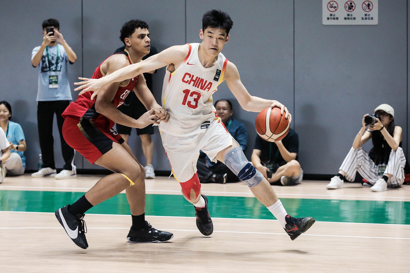表现积极！王洪泽8中4拿到11分2板3助1断&抢到2个前场板