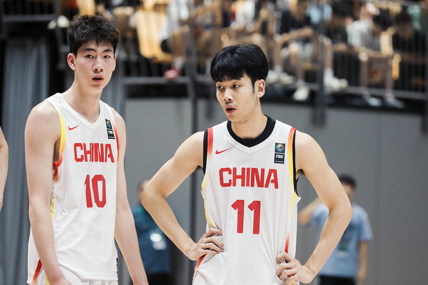 中国U19上半场前场板仍落后！麦穗丰：篮板还是继续丢 很难夸他们