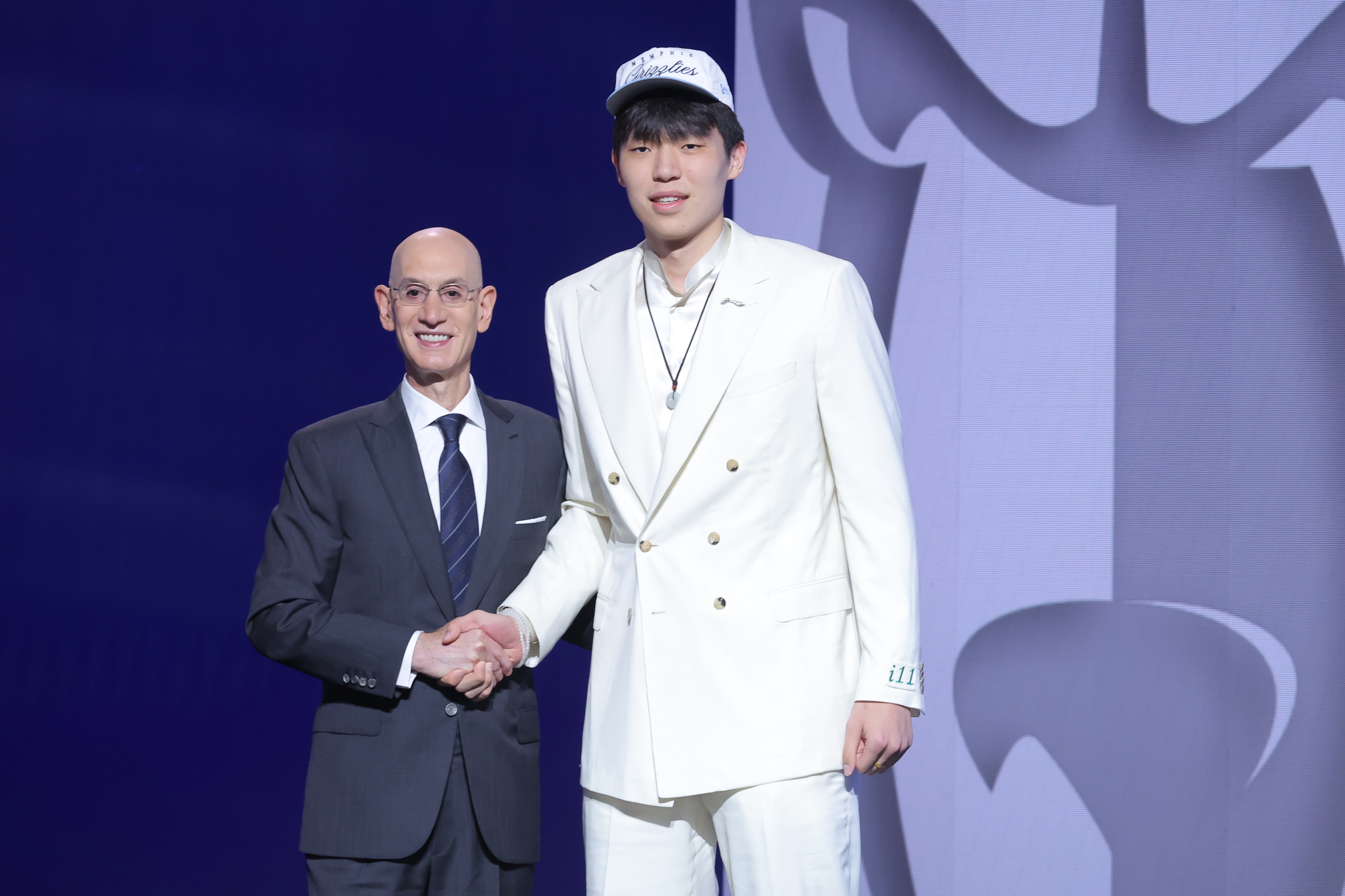 杨瀚森：原以为至少首轮20顺位往后才可能被选中 走上台时腿在抖