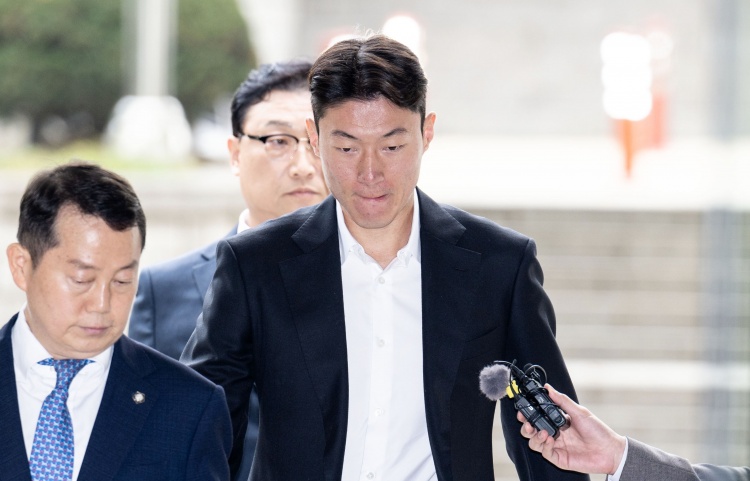 非法拍性爱视频！韩足协官方：黄义助被永久除名，在国内遭禁足
