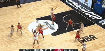 真强硬！U16汤雅童篮下低位接球 转身硬吃打进！