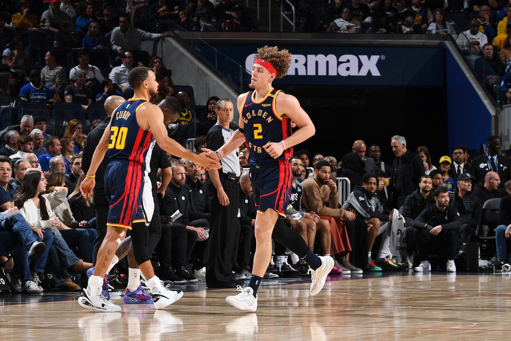 😅勇士下赛季可能的主力轮换 有6人身高都低于1米93